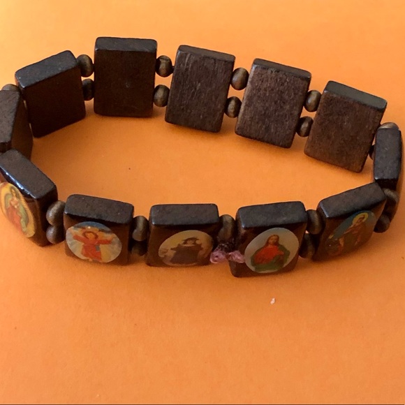 Beaded, Wood, stretch bracelet w/Christian images - Picture 1 of 3